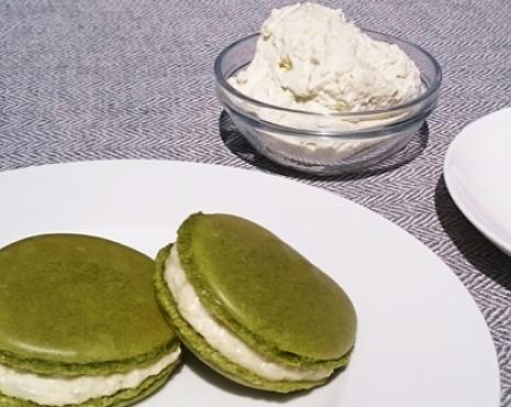  陵西一寸ソラマメと抹茶のマカロン